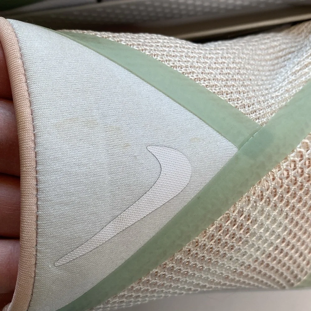 Nike Go Flyease lace-less sneakers women’s 41 VGUC